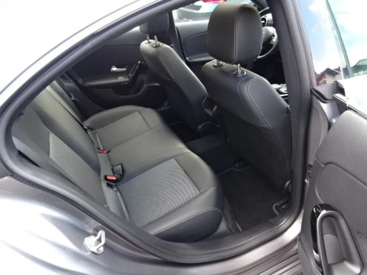 CLA 180d T-LEDER NAVI LED AUTOM PANO KAME 1HAND