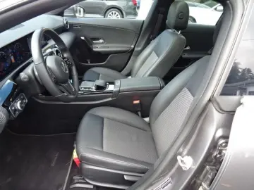 CLA 180d T-LEDER NAVI LED AUTOM PANO KAME 1HAND