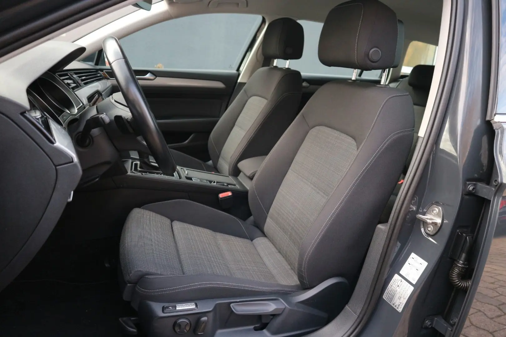 Passat Variant Business  2.HD DSG ACC RFK AHK