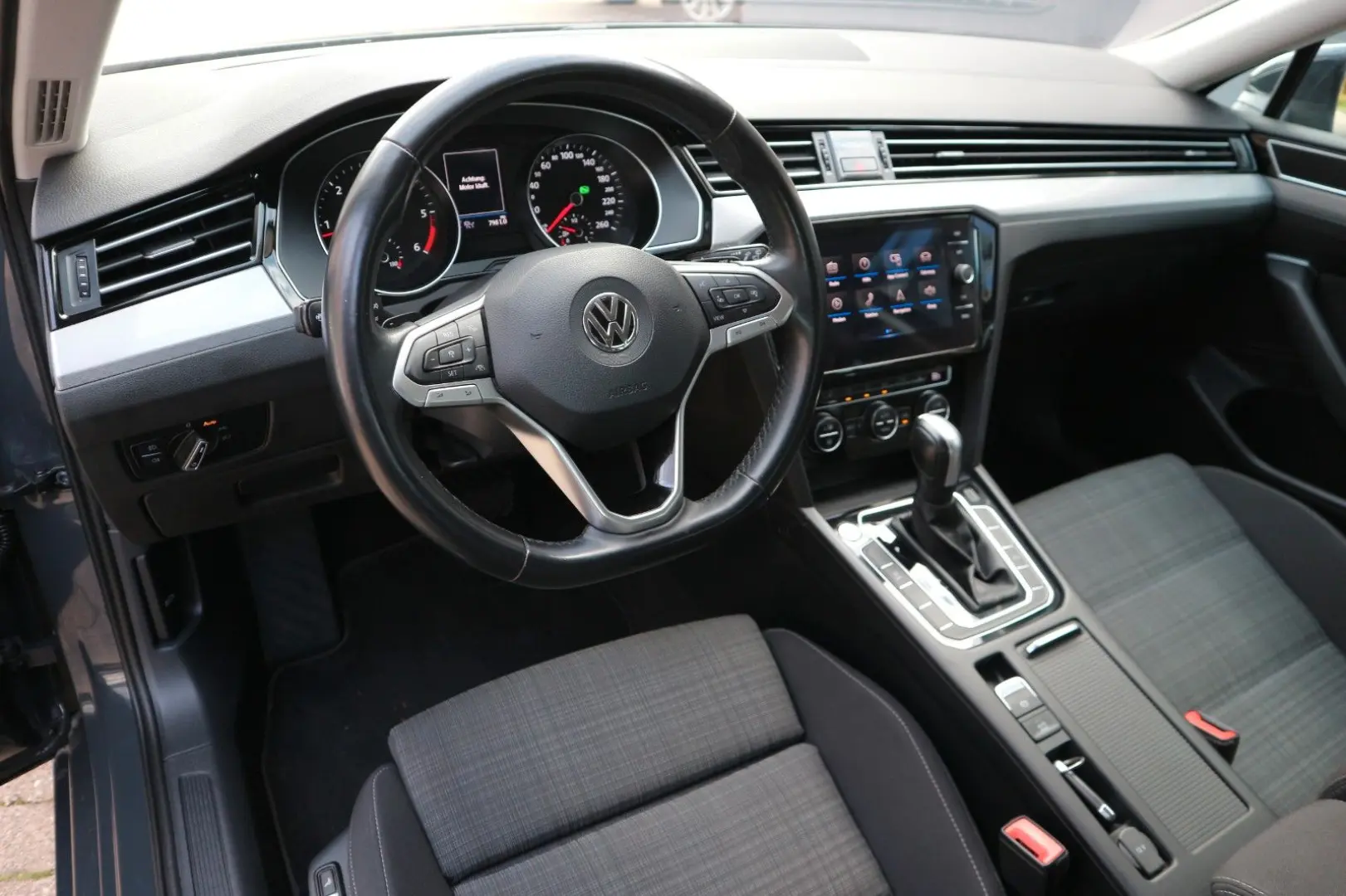 Passat Variant Business  2.HD DSG ACC RFK AHK