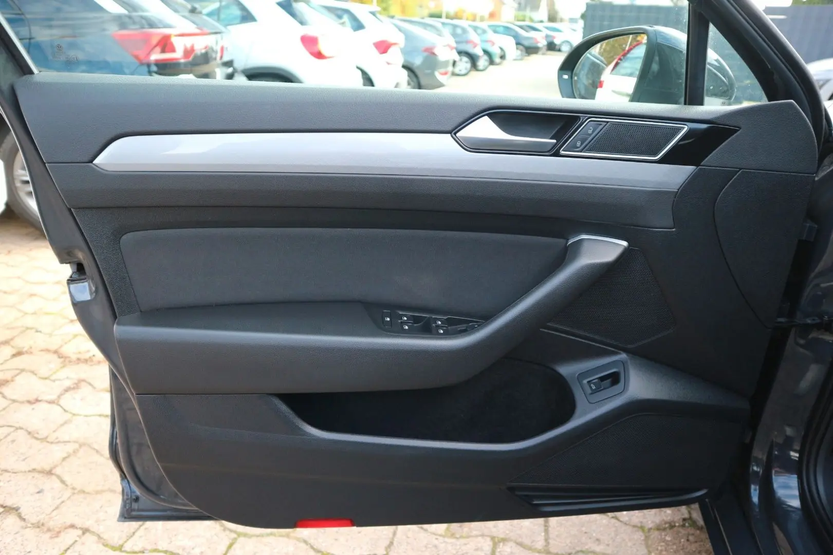 Passat Variant Business  2.HD DSG ACC RFK AHK