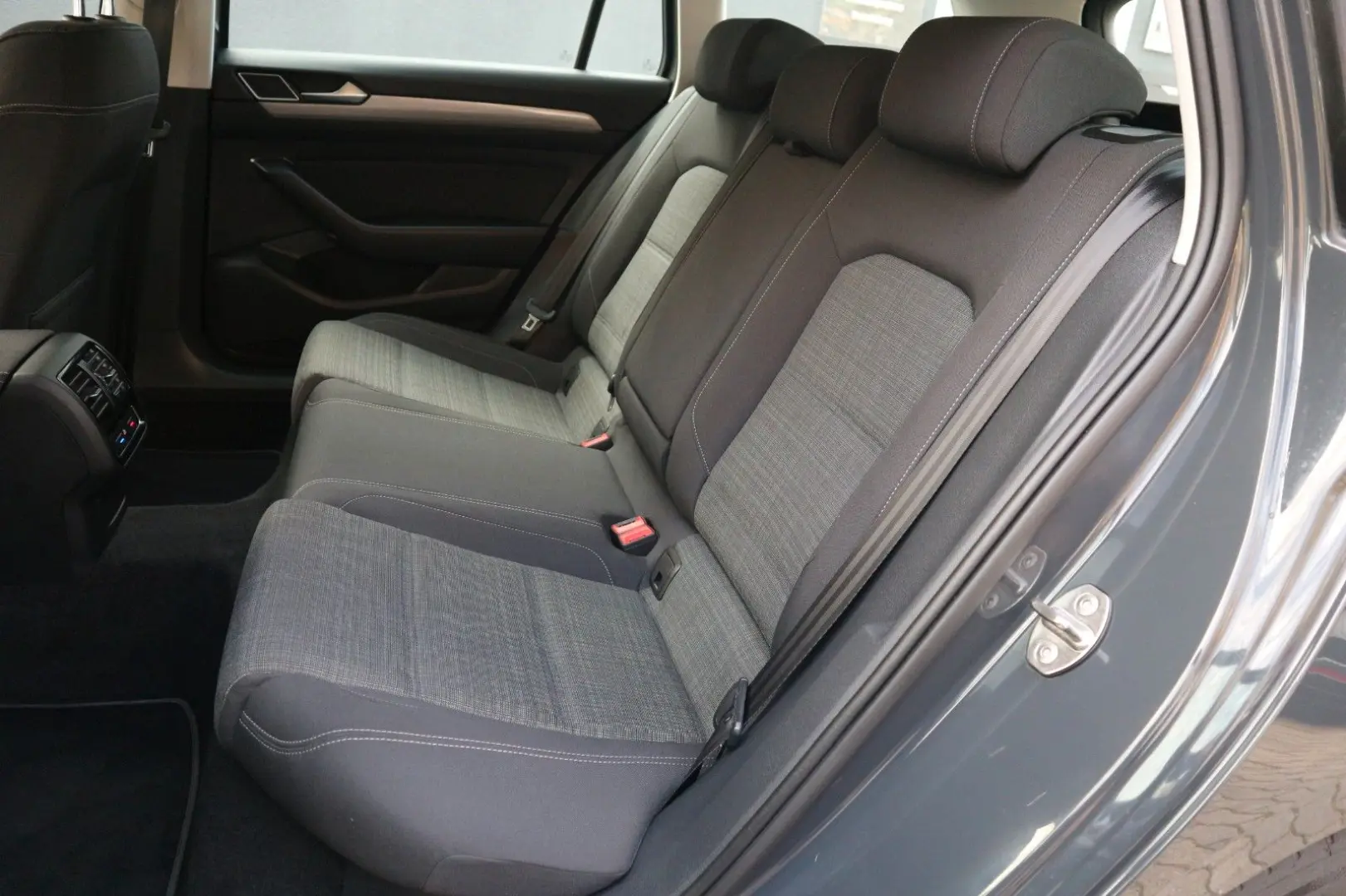 Passat Variant Business  2.HD DSG ACC RFK AHK