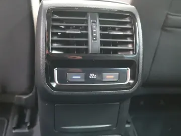 Passat Variant Business  2.HD DSG ACC RFK AHK