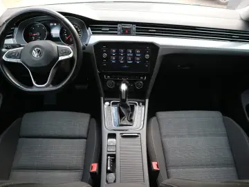 Passat Variant Business  2.HD DSG ACC RFK AHK