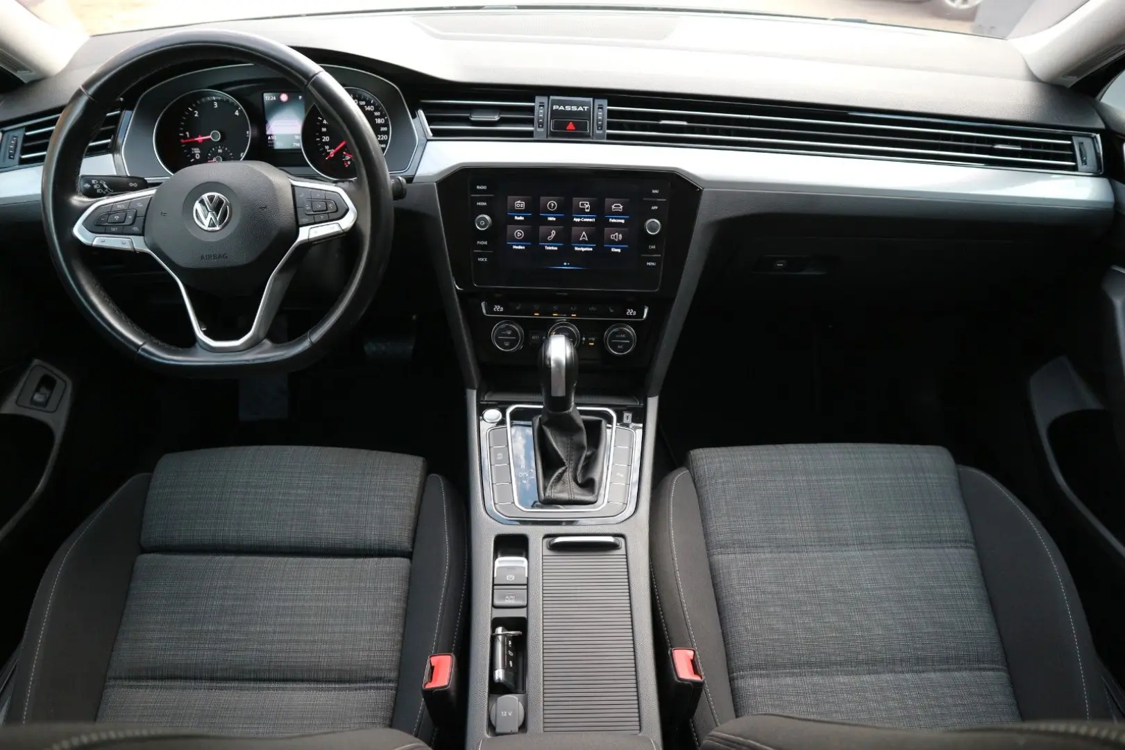 Passat Variant Business  2.HD DSG ACC RFK AHK