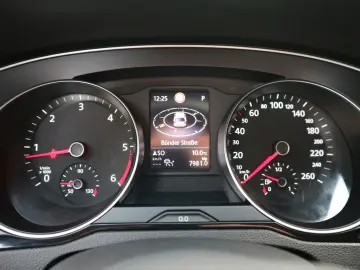 Passat Variant Business  2.HD DSG ACC RFK AHK