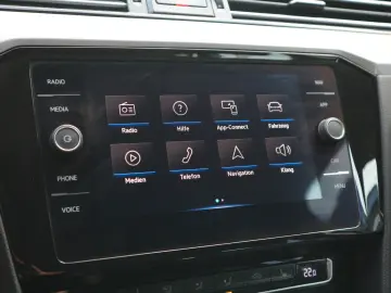 Passat Variant Business  2.HD DSG ACC RFK AHK