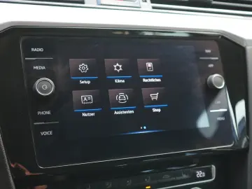 Passat Variant Business  2.HD DSG ACC RFK AHK