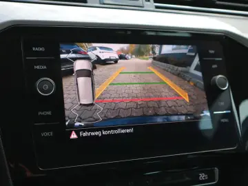 Passat Variant Business  2.HD DSG ACC RFK AHK