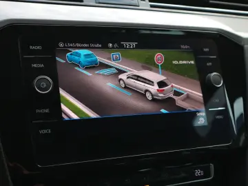 Passat Variant Business  2.HD DSG ACC RFK AHK