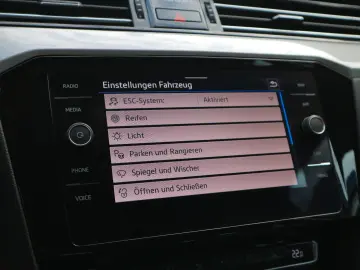 Passat Variant Business  2.HD DSG ACC RFK AHK