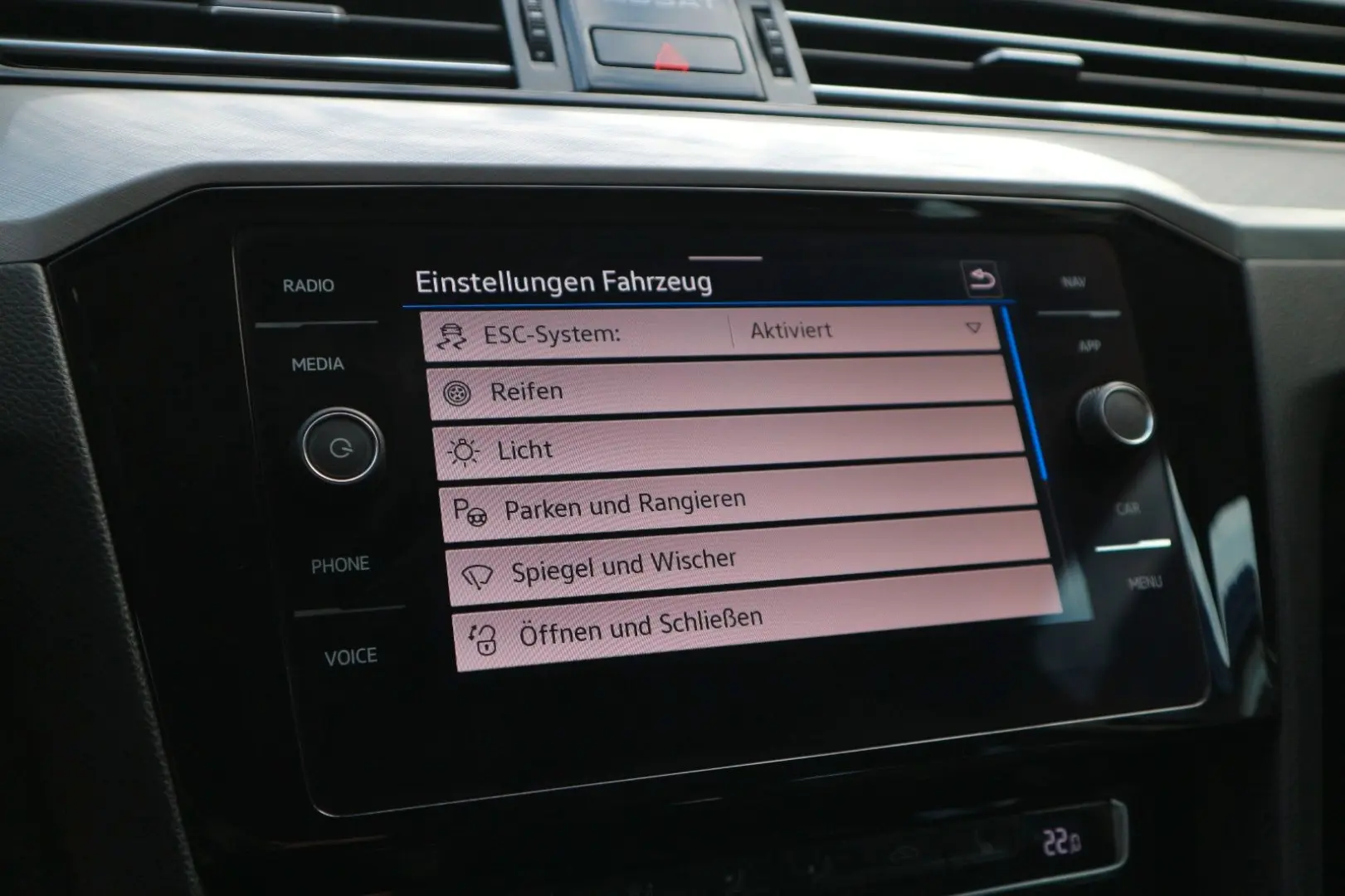 Passat Variant Business  2.HD DSG ACC RFK AHK