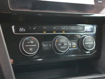 Passat Variant Business  2.HD DSG ACC RFK AHK