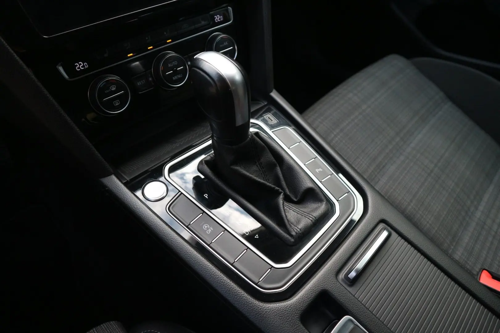 Passat Variant Business  2.HD DSG ACC RFK AHK