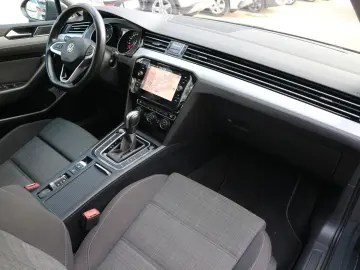 Passat Variant Business  2.HD DSG ACC RFK AHK