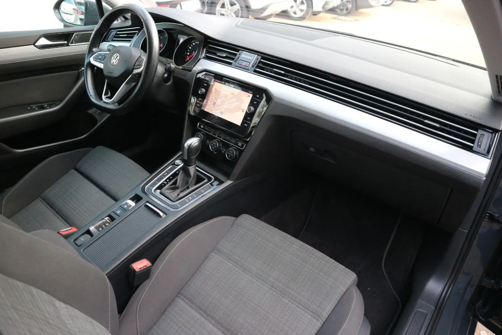 Passat Variant Business  2.HD DSG ACC RFK AHK