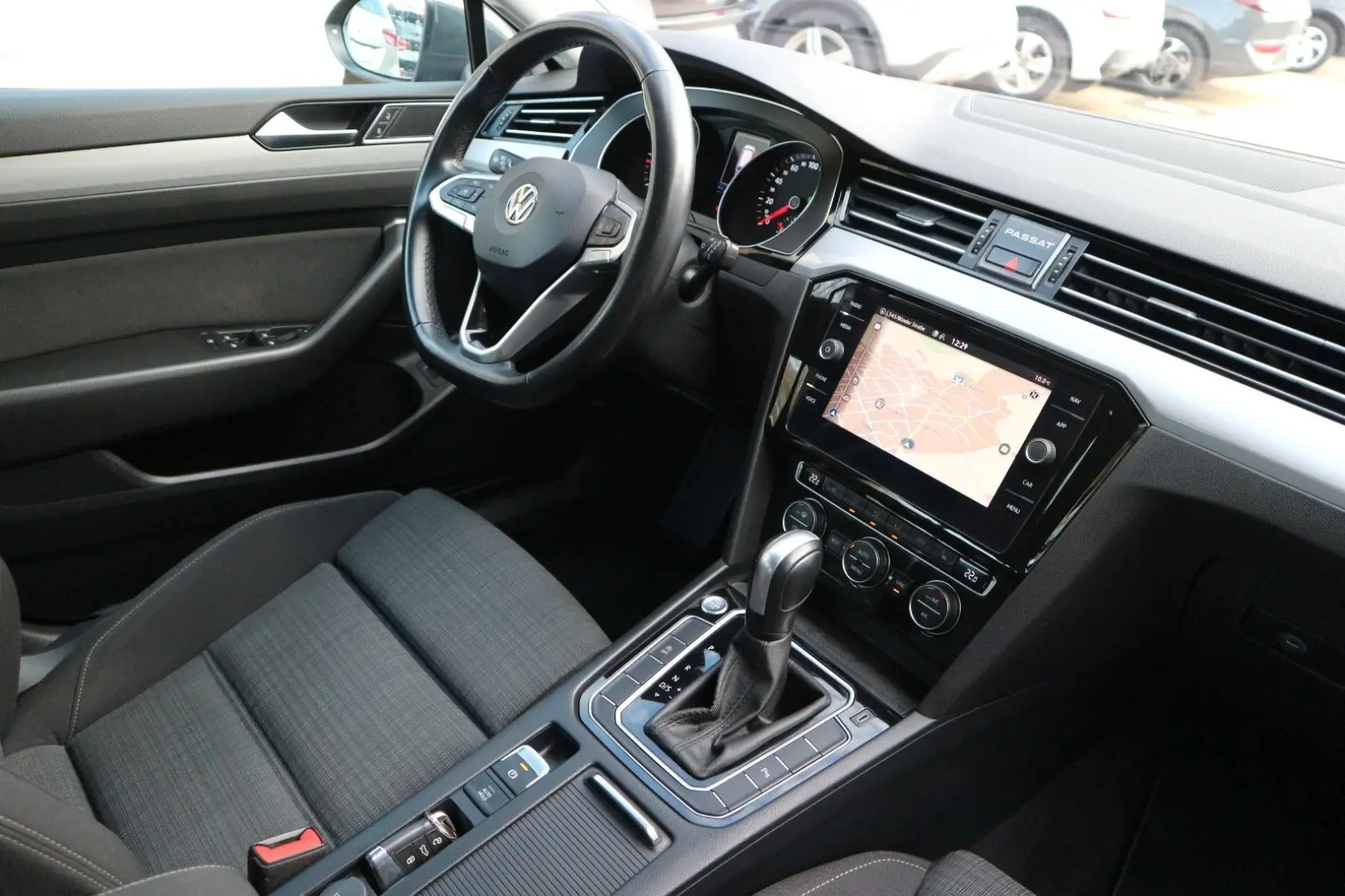 Passat Variant Business  2.HD DSG ACC RFK AHK