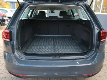 Passat Variant Business  2.HD DSG ACC RFK AHK