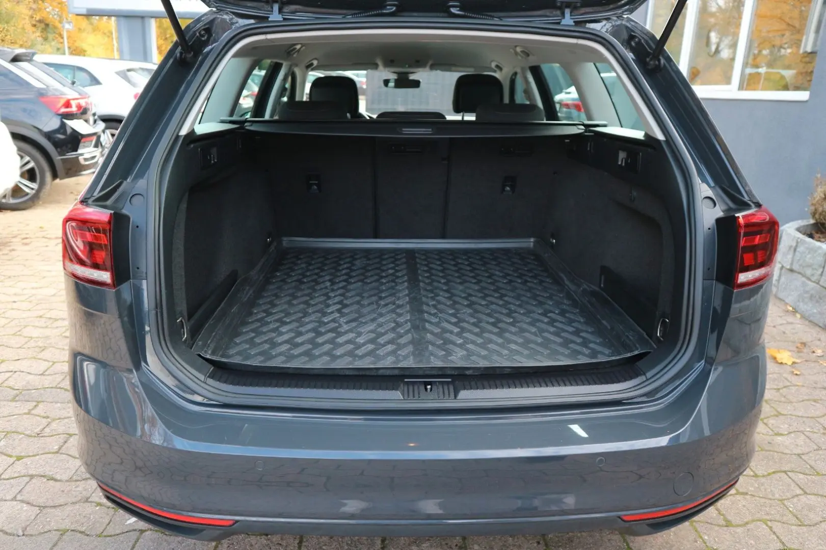 Passat Variant Business  2.HD DSG ACC RFK AHK