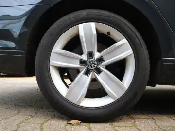 Passat Variant Business  2.HD DSG ACC RFK AHK