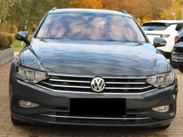 Passat Variant Business  2.HD DSG ACC RFK AHK