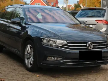 Passat Variant Business  2.HD DSG ACC RFK AHK