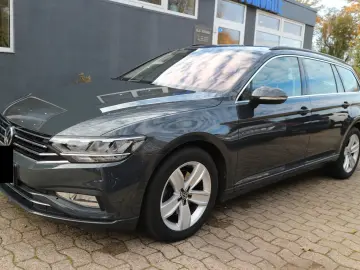 Passat Variant Business  2.HD DSG ACC RFK AHK