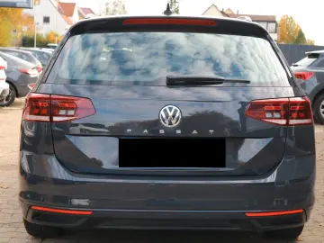 Passat Variant Business  2.HD DSG ACC RFK AHK