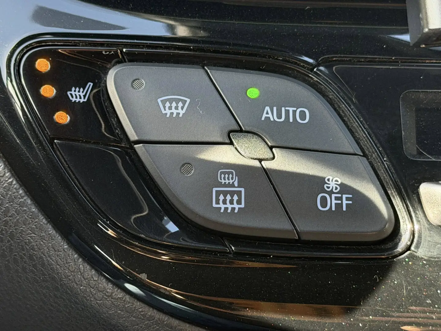 TOYOTA C-HR 1.8 Hybrid Lounge