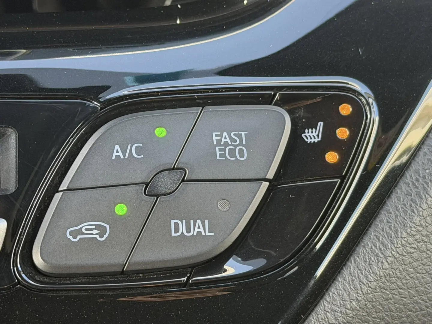 TOYOTA C-HR 1.8 Hybrid Lounge