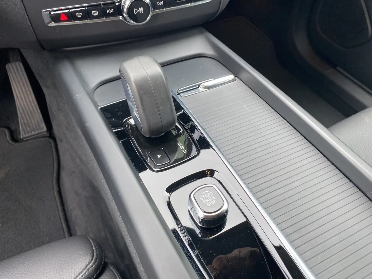 XC60 Momentum Pro 2WD NR Fzg. Scheckh.