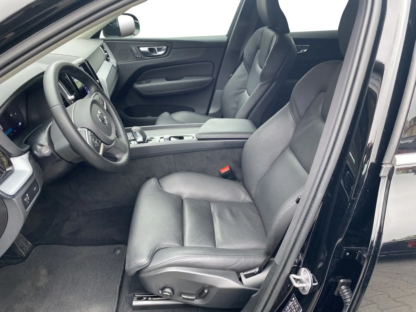 XC60 Momentum Pro 2WD NR Fzg. Scheckh.