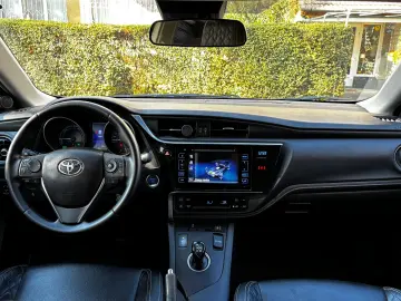 Toyota Auris Touring Sports