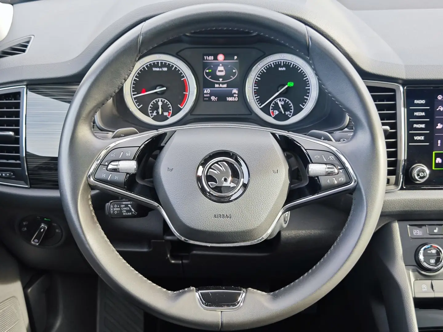 Kodiaq Style 4x4  7 Sitzer AHK ACC Pano Memory