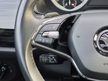 Kodiaq Style 4x4  7 Sitzer AHK ACC Pano Memory