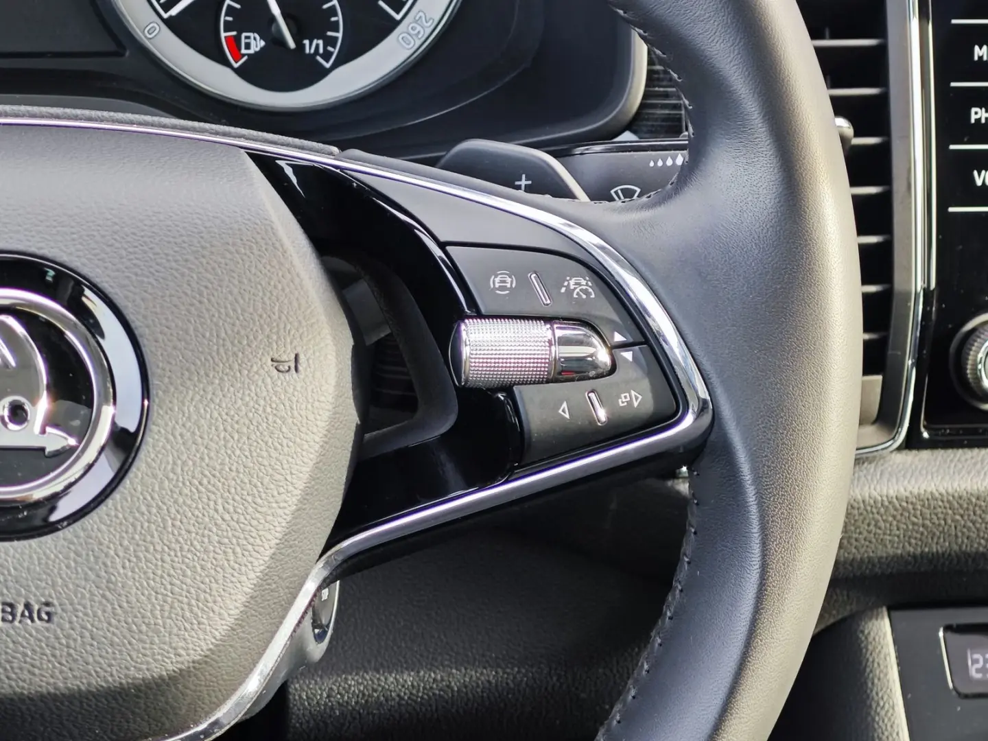 Kodiaq Style 4x4  7 Sitzer AHK ACC Pano Memory