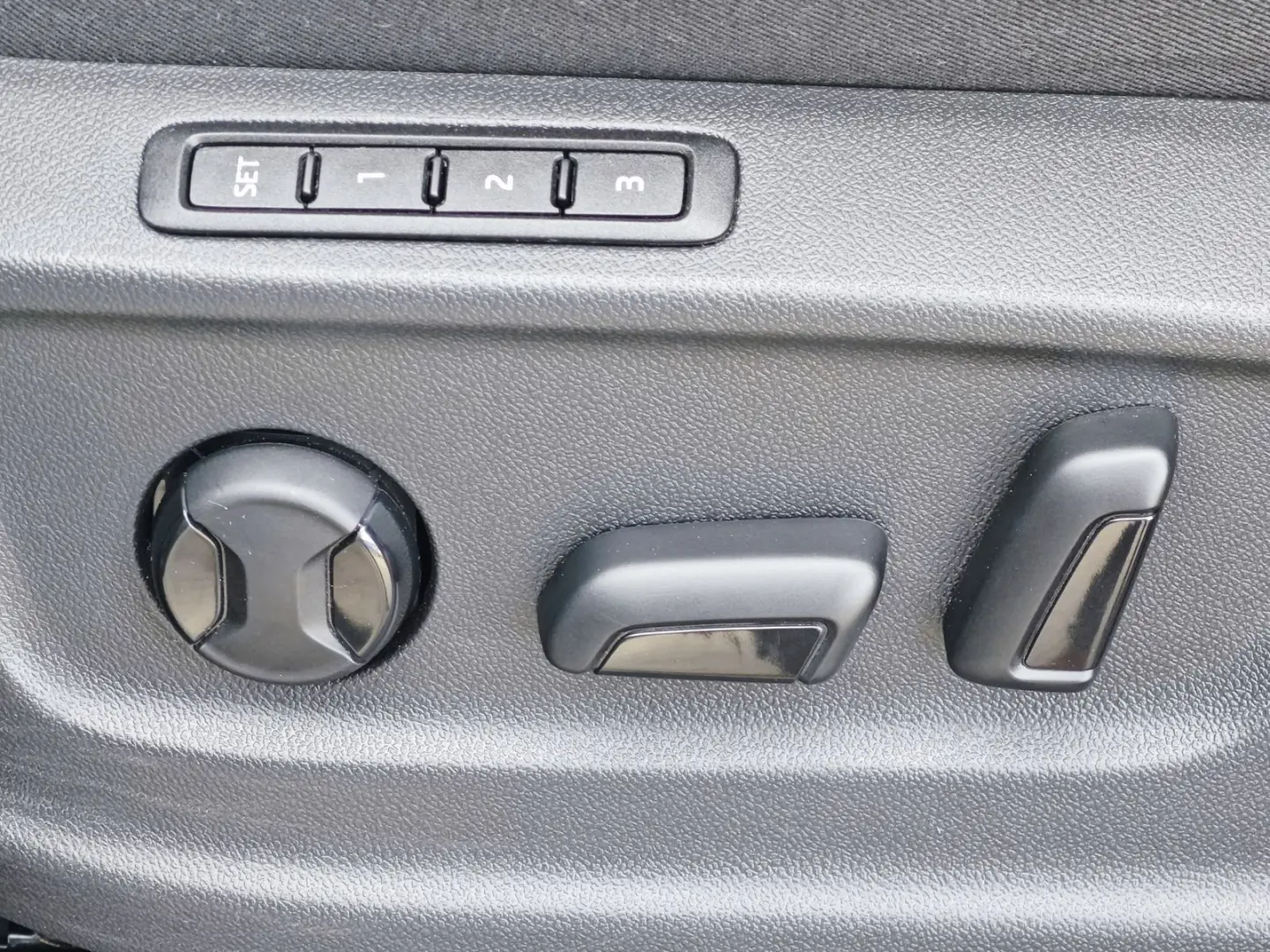 Kodiaq Style 4x4  7 Sitzer AHK ACC Pano Memory