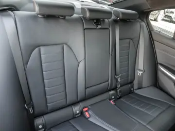 330e xDrive Limousine M Sport AHK Glasd. Laser A