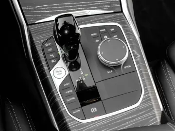 330e xDrive Limousine M Sport AHK Glasd. Laser A