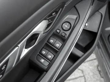 330e xDrive Limousine M Sport AHK Glasd. Laser A