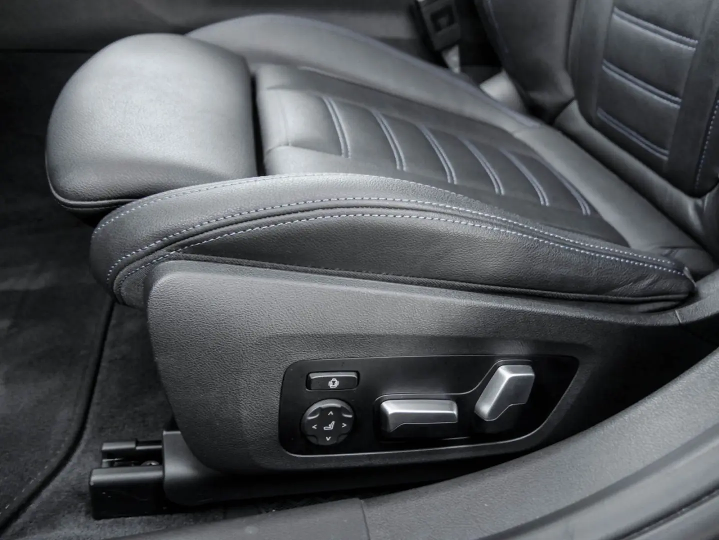 330e xDrive Limousine M Sport AHK Glasd. Laser A