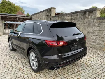 Touareg 3.0 V6 TDI R-line 4MOT ACC PANO LED AHK