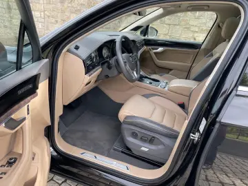 Touareg 3.0 V6 TDI R-line 4MOT ACC PANO LED AHK