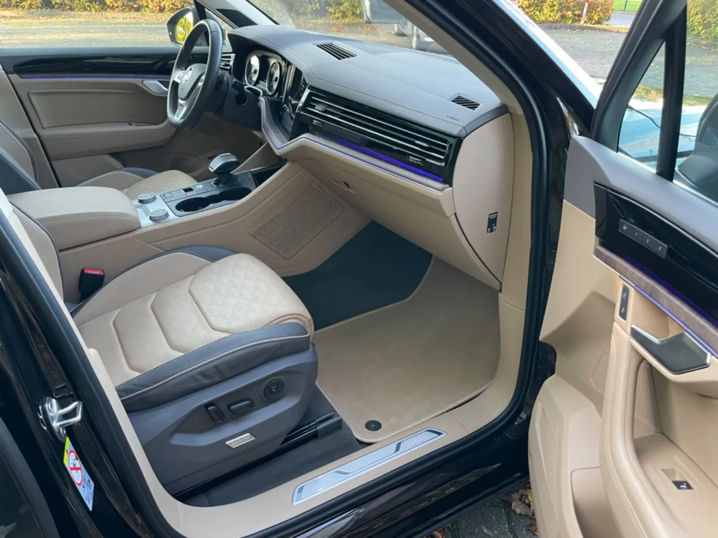 Touareg 3.0 V6 TDI R-line 4MOT ACC PANO LED AHK