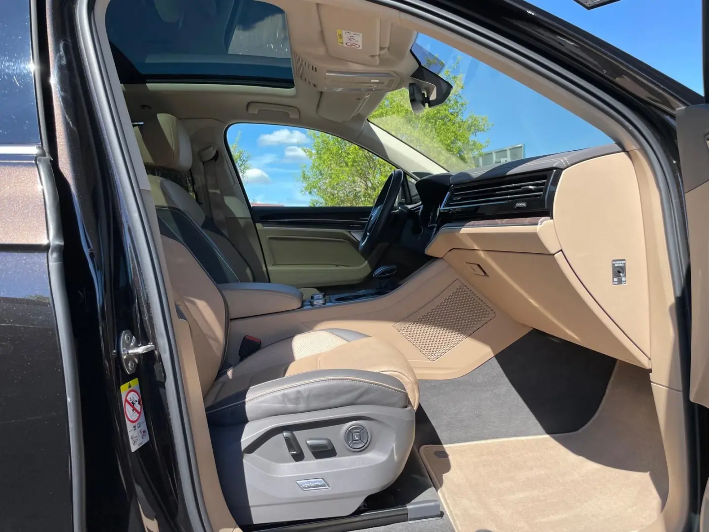 Touareg 3.0 V6 TDI R-line 4MOT ACC PANO LED AHK