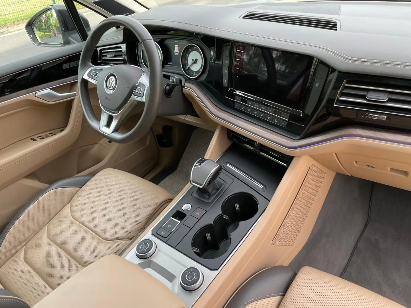 Touareg 3.0 V6 TDI R-line 4MOT ACC PANO LED AHK