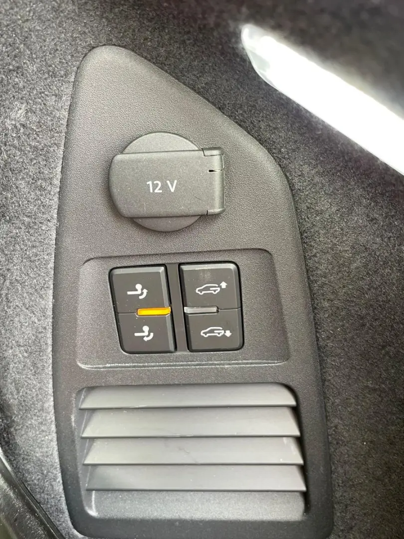 Touareg 3.0 V6 TDI R-line 4MOT ACC PANO LED AHK