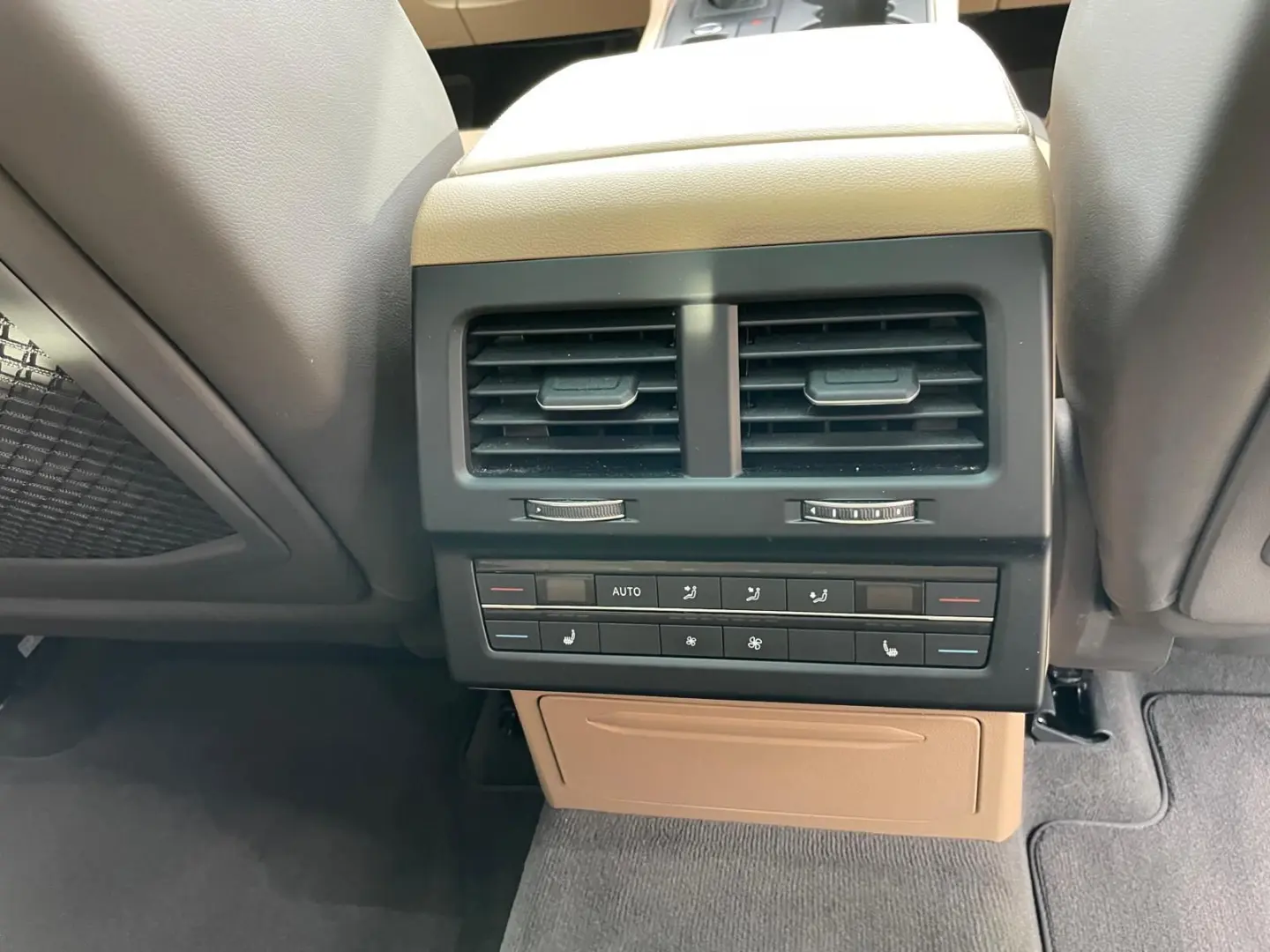 Touareg 3.0 V6 TDI R-line 4MOT ACC PANO LED AHK