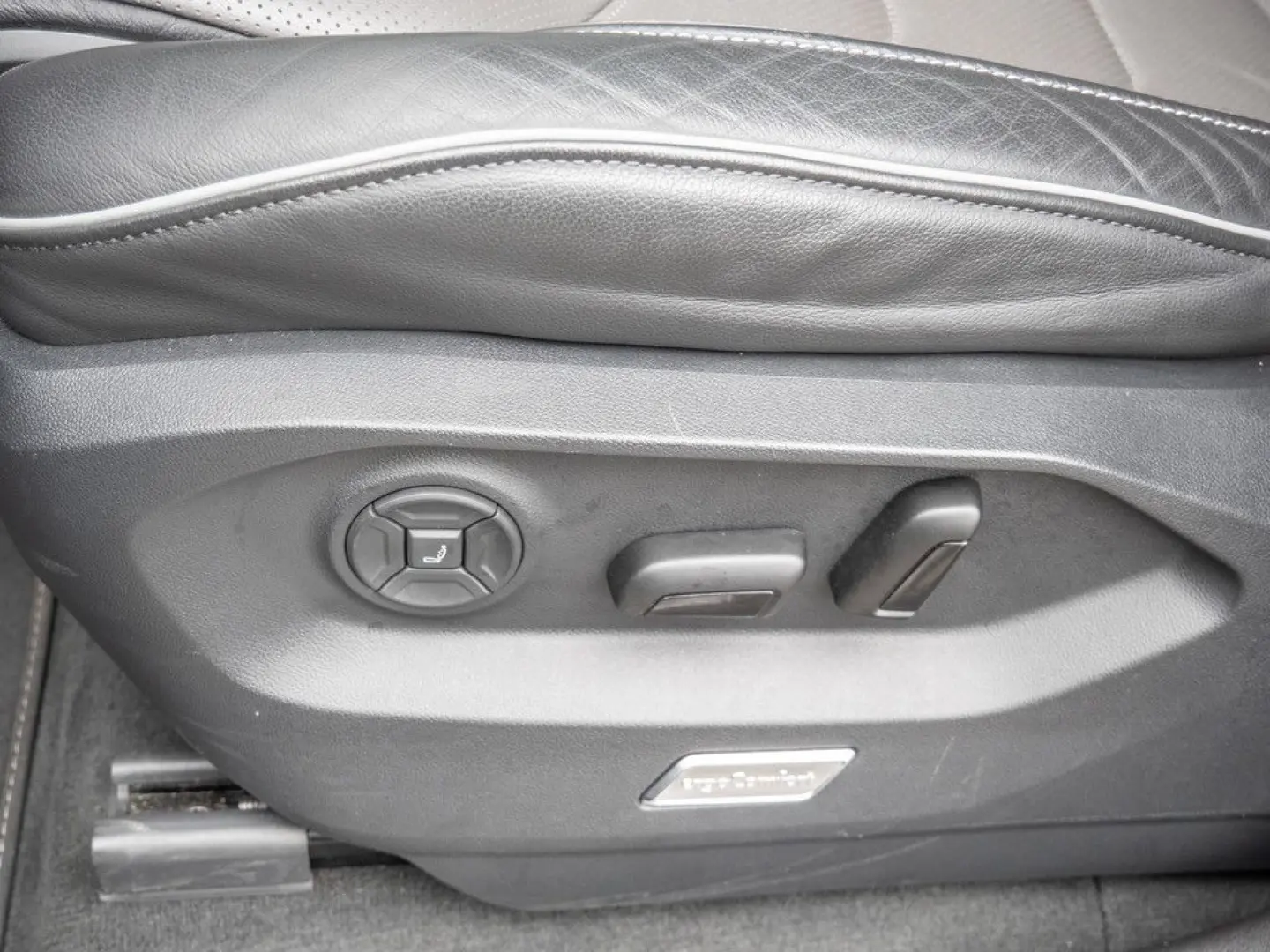 Touareg R-Line 3 0 l V6 TDI 4M PANO MATRIX-LED