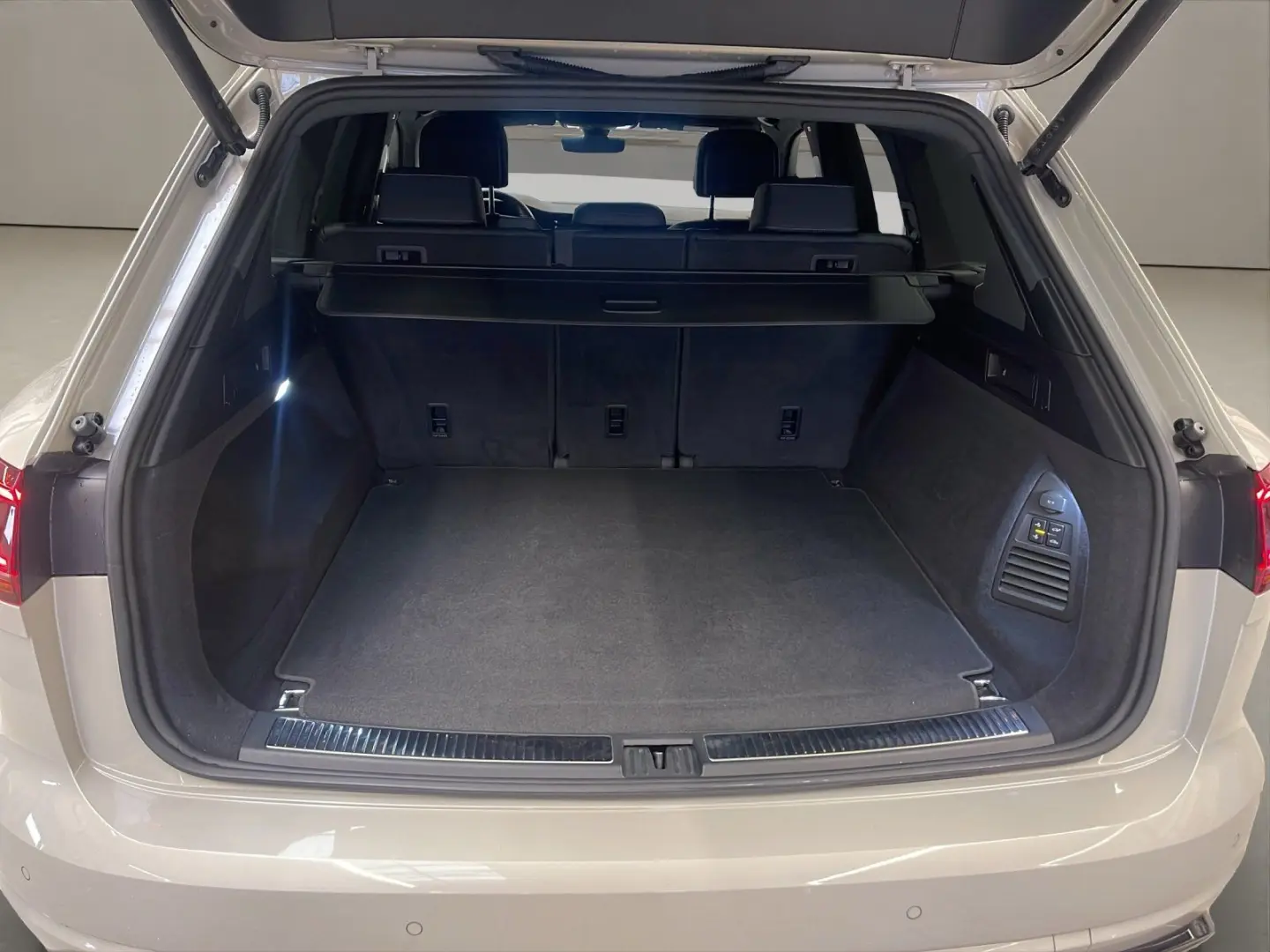 Touareg 3.0 V6 TSI 4Motion R-Line Pano R-Line LM